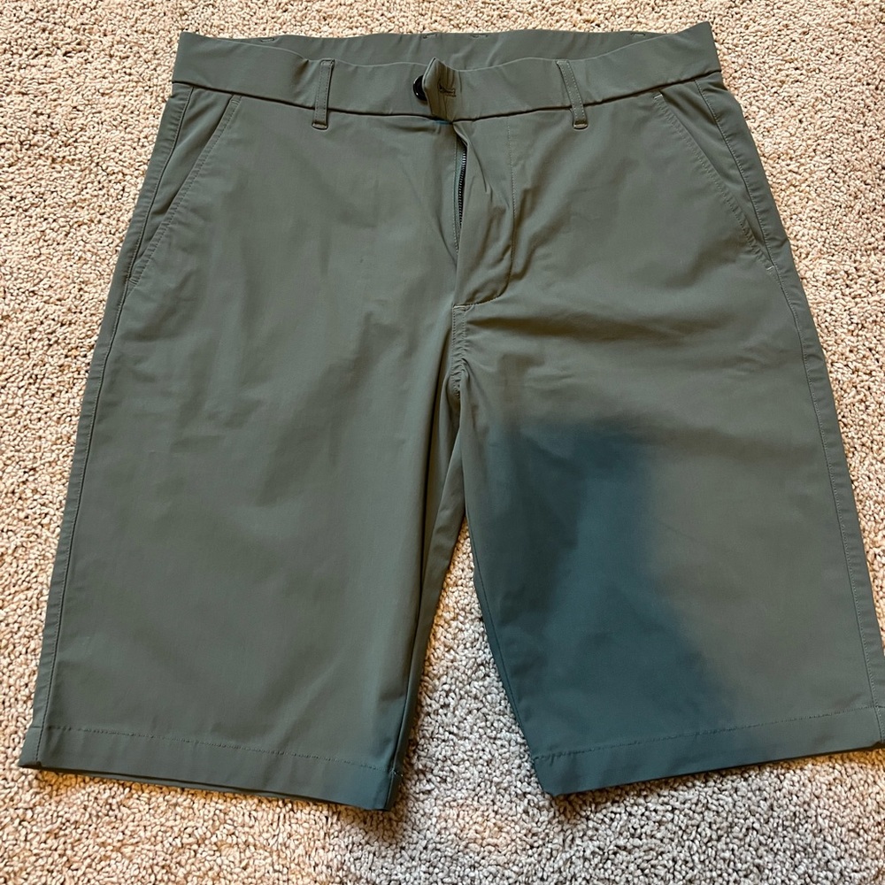 Greyson golf shorts